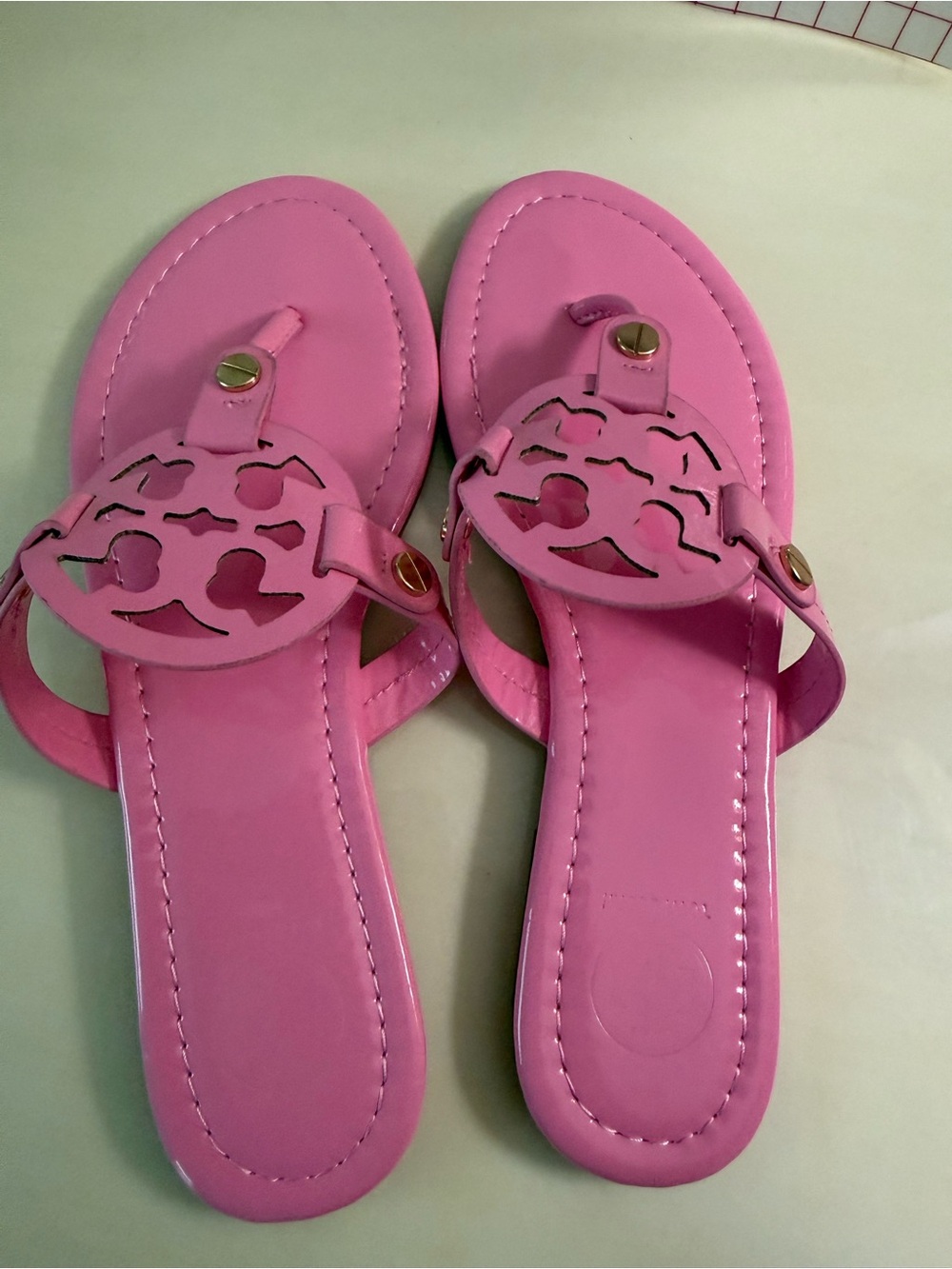 Tory Burch Pink Patent Miller fakes - Picture 2 of 2